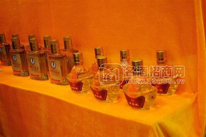 保健酒 保健酒招商 雄蠶蛾酒 保健酒代理 保健產(chǎn)品 仲景集團(tuán)