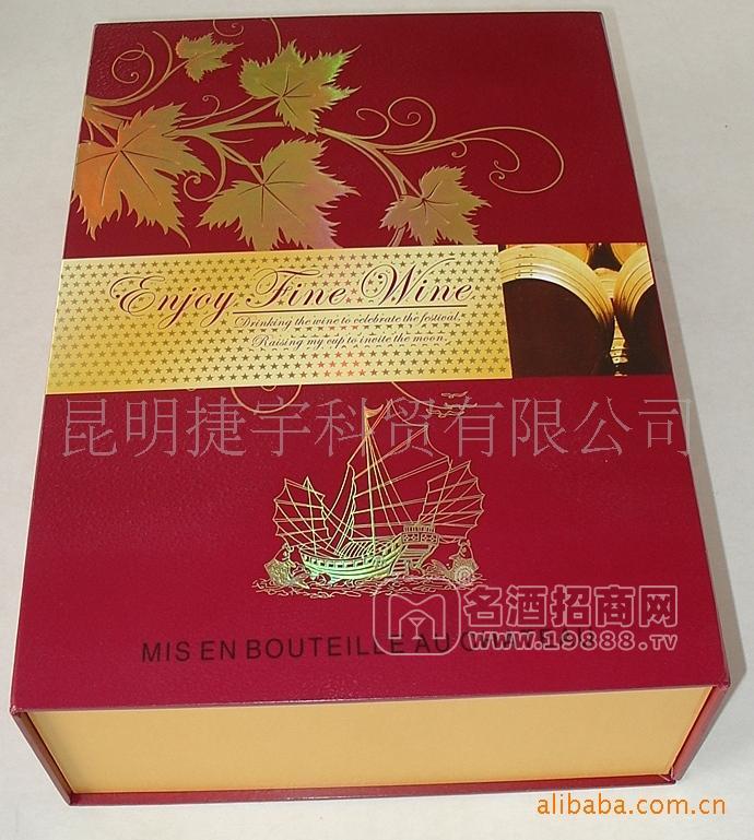 2011年春節(jié)雙支紅酒禮盒，紅色的喜慶，圖案的西化