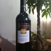 菲美樂珍釀干紅款酒呈紅寶石色和緋紅色，明亮，透徹