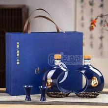 藍(lán)色瓶裝白酒禮盒裝