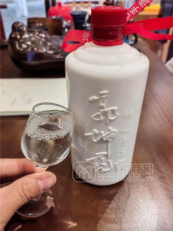 郭坤亮酒生態(tài)窖藏法白酒企業(yè)商務(wù)用酒